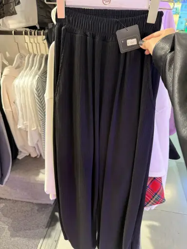 黑色百褶鬆緊腰長褲